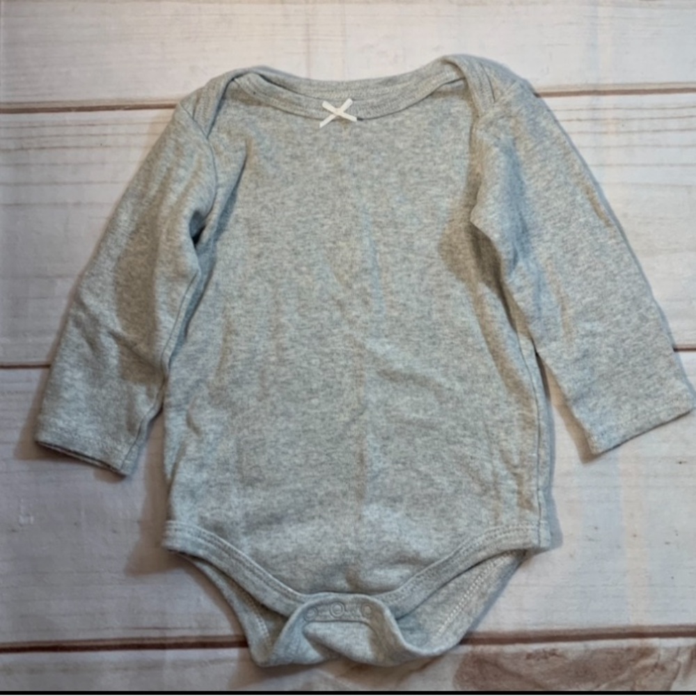 HB Gray Long Sleeve Onesie Size 9-12M